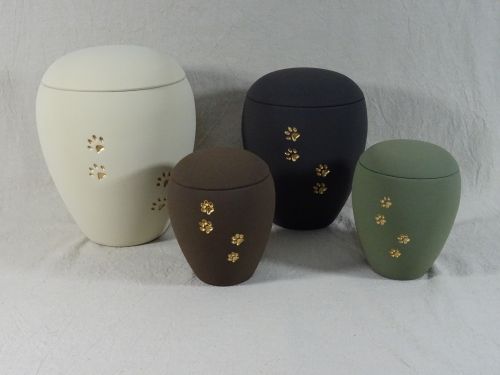 Urn met goudkleurige pootjes